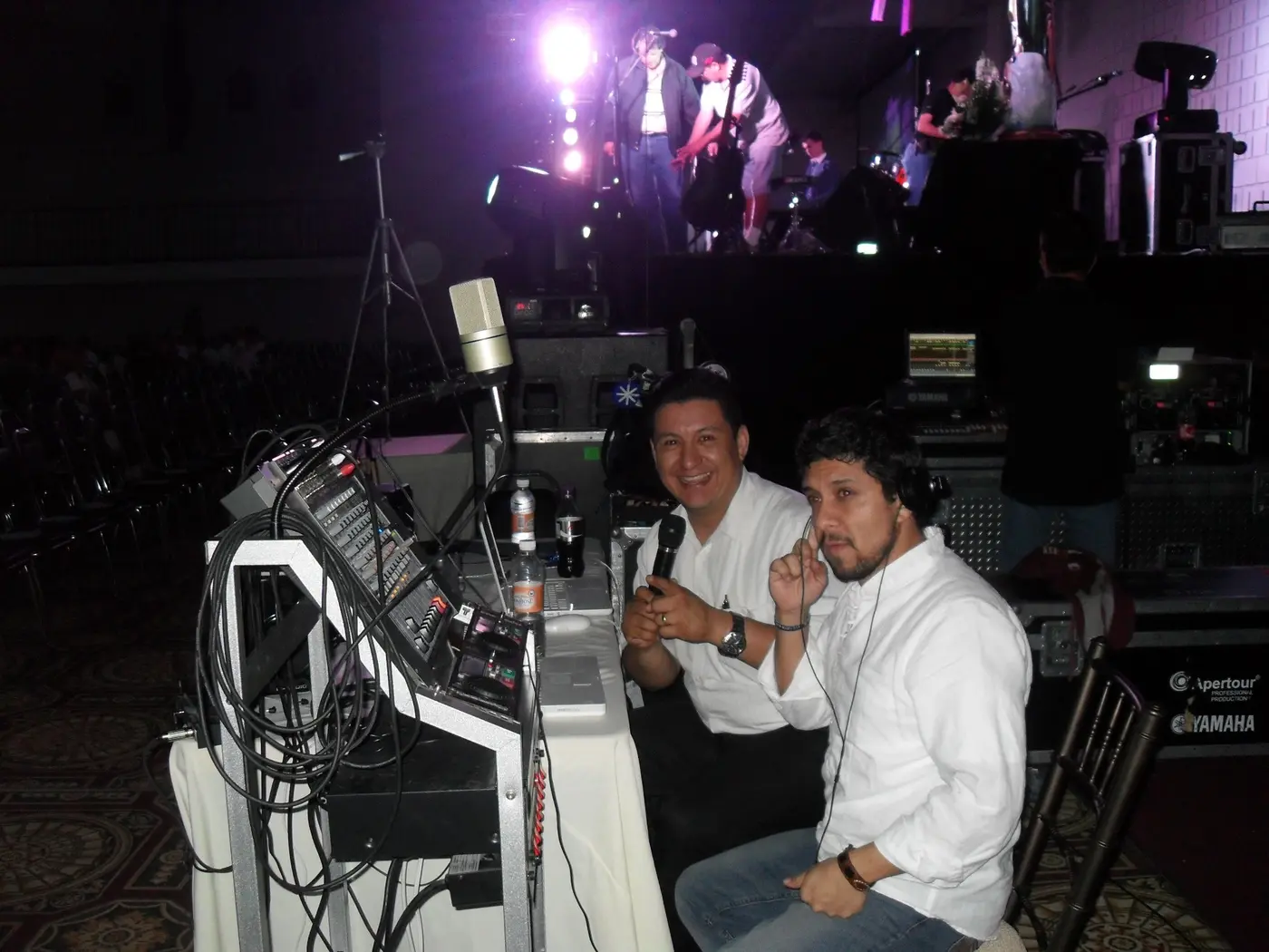 Equipo de RadioDoxa en una transmisión especial